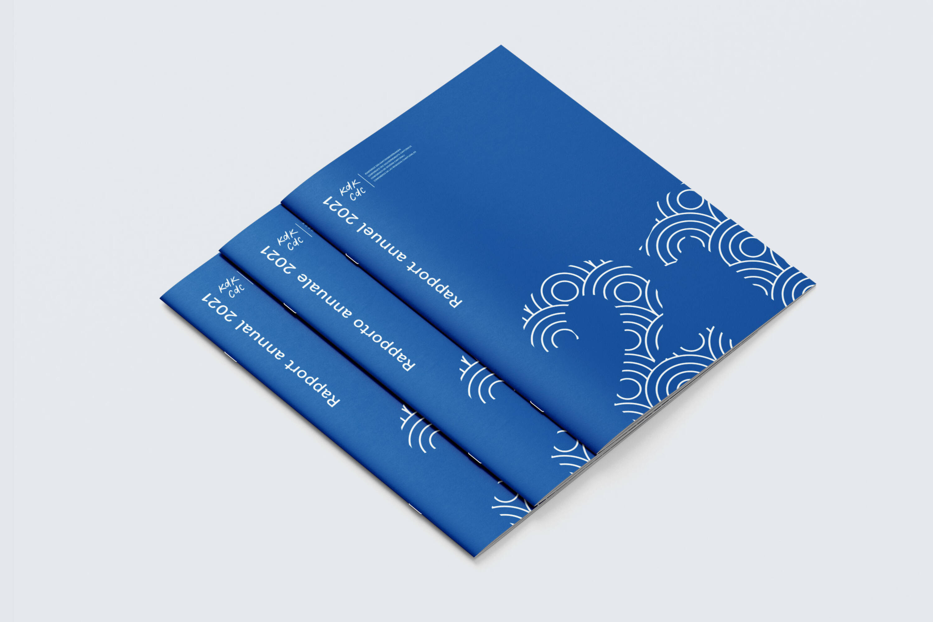 KdK Jahresbericht 2021, Bild 4 Jahresbericht 2021 der KdK, Titelseiten der Sprachen Französisch, Italienisch und Rumantsch